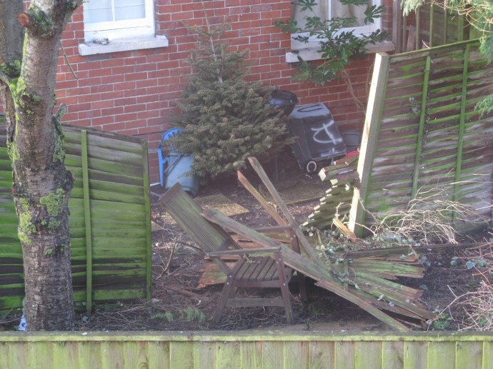 En klassisk engels trädgårdsdetalj av den typen som sällan kommer med i de böcker och tv-program som når Sverige.