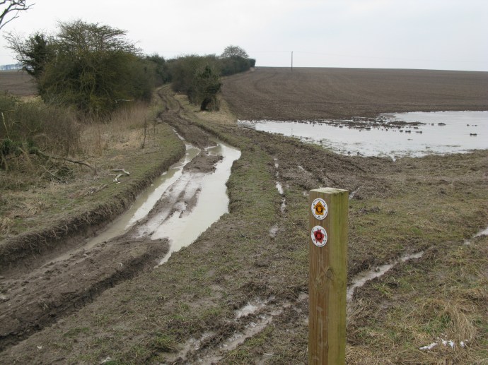 Man anar varför en del behöver en gamm-jeep OCH en stads-jeep. Ordentligt skyltat är det i alla fall.