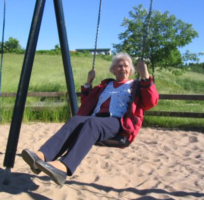 Mormor 2005 när det fortfarande var nästan full fart på henne.