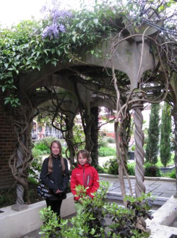 De underbara barnen är redan mina, men kan jag få en sån här trädgård också så skulle jag inte tacka nej (den behöver inte ens ligga på ett tak för att duga).