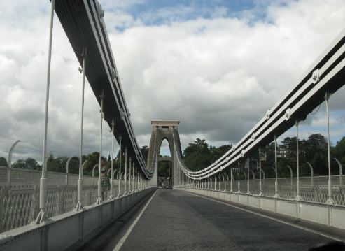 På väg ut från Bristol ledde GPSen oss oväntat över Clifton suspension bridge från mitten av 1800-talet. Kul att se ett stycke känd ingenjörskonst.
