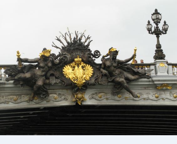 Detalj på bro, sedd från båt.