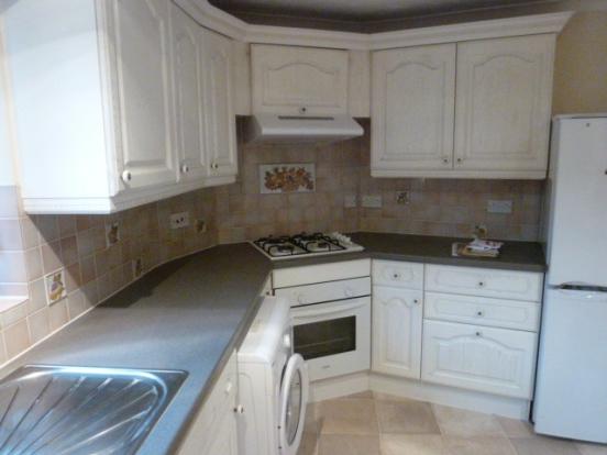 Jag kommer sakna takhöjden, takfönstren, torktumlaren och dörren ut till conservatory i vårt nuvarande kök. Men vi kommer få mer skåputrymme och det har vi saknat här. Vi byter induktionshäll mot gasspis, men det är rätt ok. Båda har fördelen att reagera snabbt.