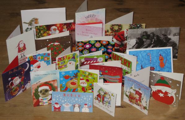 Familjens totala samling av engelska julkort så här långt.