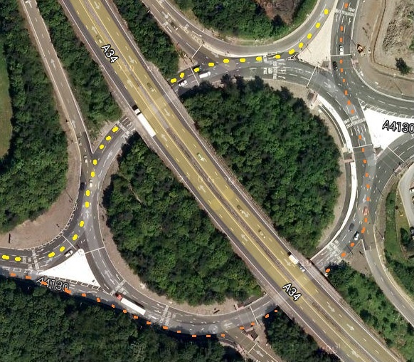 Rondellandet har jag i alla fall fått bra kläm på. Tar man bara rätt fil när man kör in så kommer man nästan med automatik ut på det ställe man tänkt sig. Det gäller bara att ha koll så man inte kör in i bilen framför eller kör mot rött i någon av de åtta trafikljusen som är i rondellen. Hemåt är åt vänster. Jobbet är upp åt höger. Och i rusningstrafik är det köer överallt här.