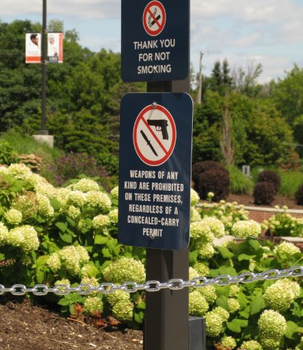 Men man blir strax påmind om vad det är för typ av område.