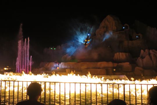 När draken kom fram fick de en ursäkt att sätta eld på vattnet igen.