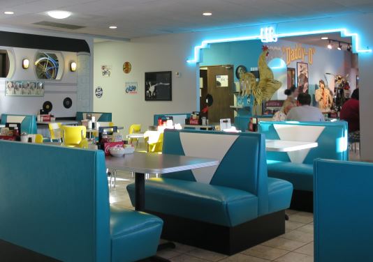 Hela stället hade amerikanskt 50-talstema, men pannkakorna var färska och väldigt smaskiga.