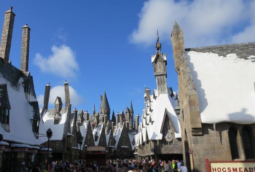 Harry Potter-byn var väldigt välgjord. Även om det var låtsassnö på taken så kändes det några grader kallare. Fast istapparna var inte trovärdiga.