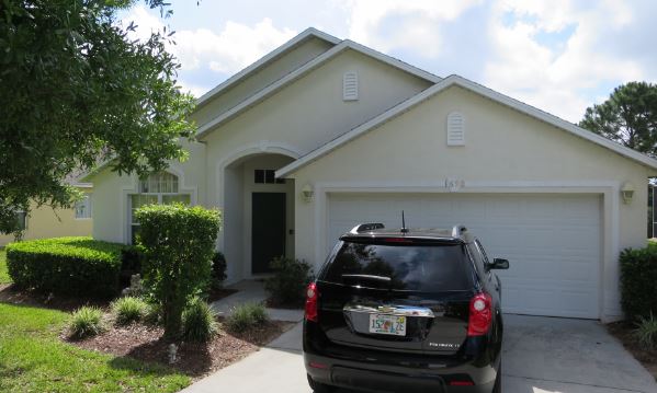 "Vårt" hus och "vår" bil. Lite lättare att se husnumret när det var dagsljus nästa dag.