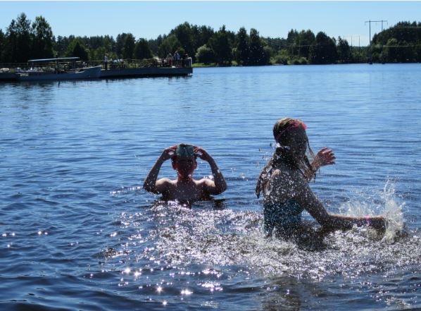 Lite bad hanns också med