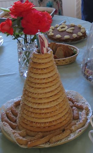 Efter Taberg var det fika hemma med obligatorisk kransekaka. Mmm.