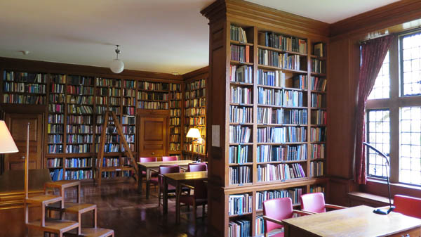 Biblioteket i Campion Hall fick vi se.