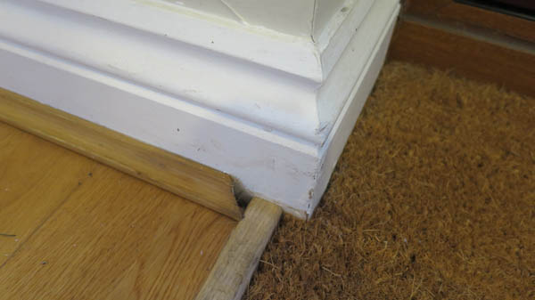 Hålet är inte stort, men utan skal borde det gå att ta sig förbi.