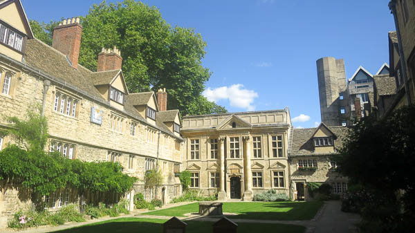 Sen tittade vi förstås förbi ett antal college där x studerat eller y var professor, men jag minns inte vilket som var vilket.